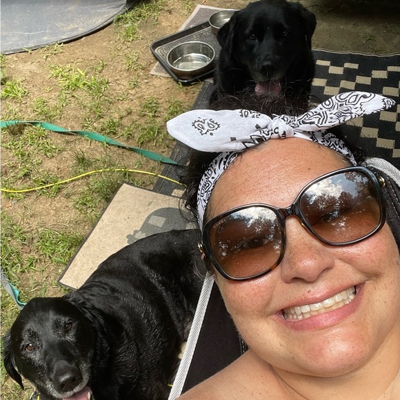 Meet your Posher, Nichole - Picture 2 of 2